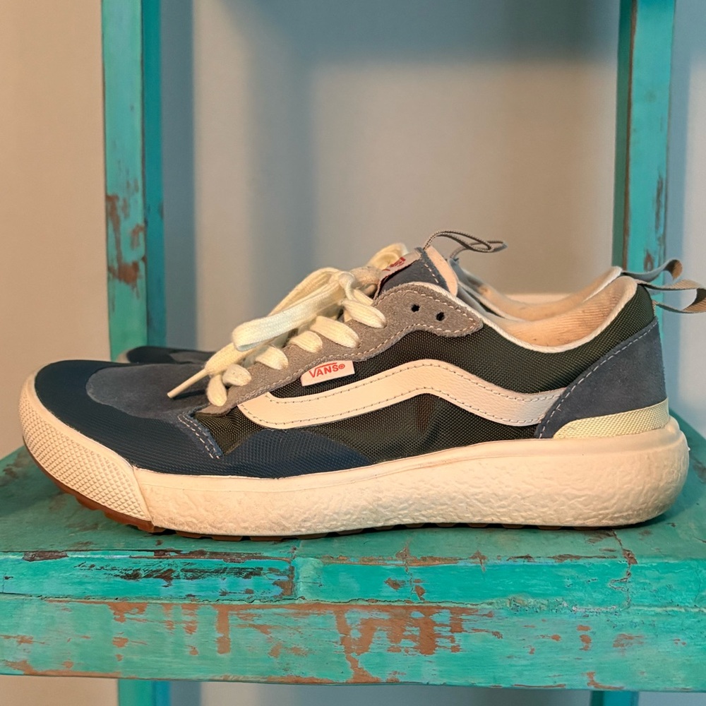 VANS - UltraRange EXO SE Shoe - Unisex Navy and Green Shoes